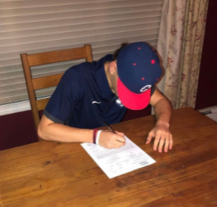Donahue officially committing to Uconn.