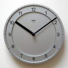 Braun Wanduhr ABW 31 (silberfarbene Millennium-Edition) Clock. 