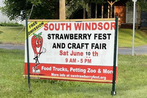 A sign advertising the Strawberry Fest on Abbe Road Extension in South Windsor, CT.