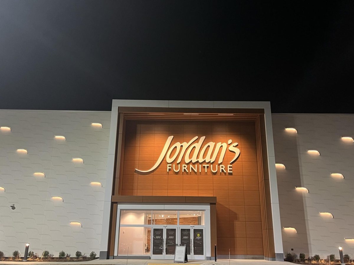 Jordans Furniture opened its 8th store location at West Farms mall. 
