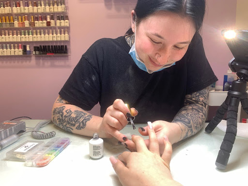 Jodee doing a set of nails for a client while recording for her social medias.