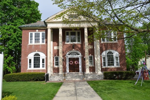 Wood Memorial Library, founded in 1926 by Willian R. Wood.