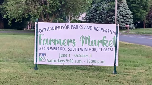 Sign on Nevers Road promoting the Farmers Market near the markets entrance