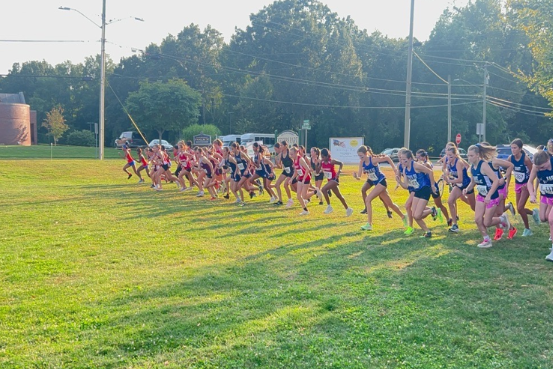 Girls Varsity kicks off the start of their race in Nevers Park.