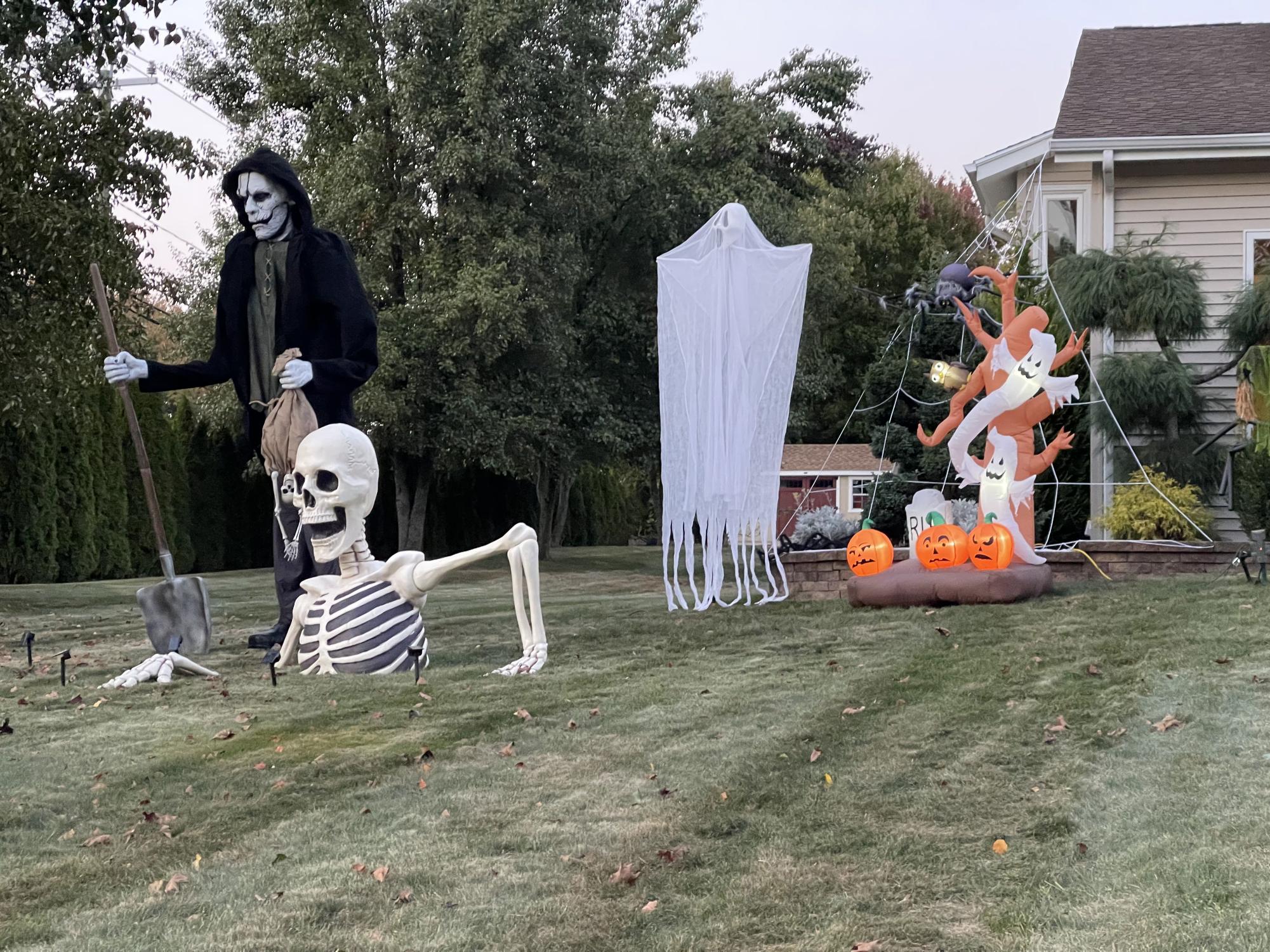 Break into the Halloween Spirit with a Tour of the Spookiest Houses in South Windsor