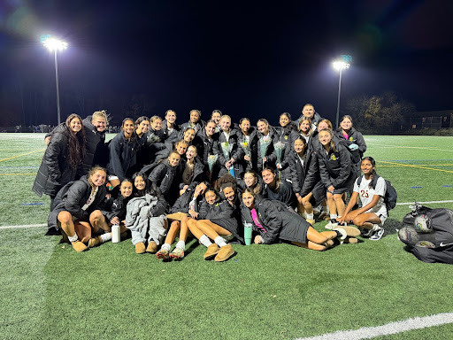 The SWHS Varsity Girls Soccer team poses for their final photo. (Paul Matarazzo)