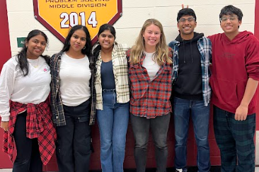 SWHS students gather to take a picture for Flannel Day. Nkailu Nsakala