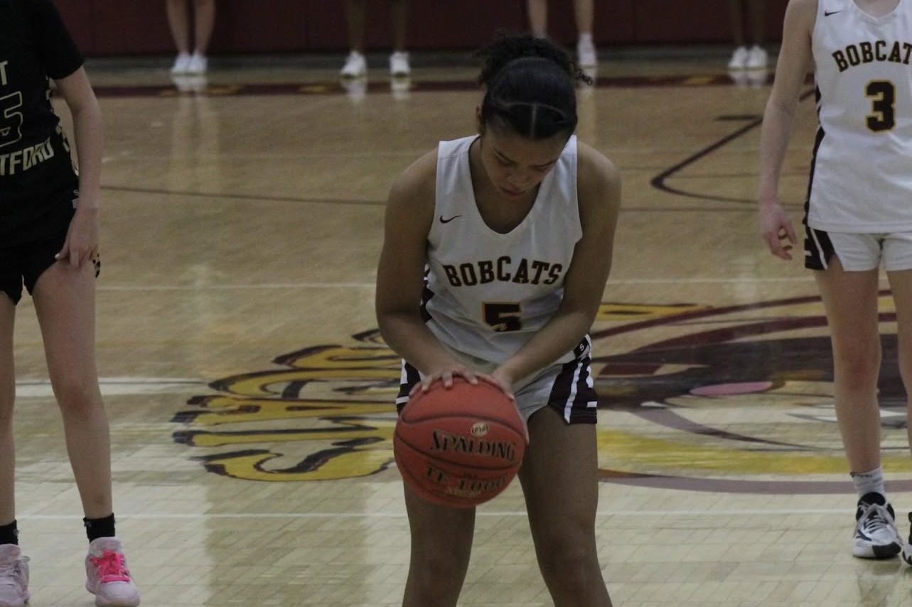 Senior Captain Angie Santiago, getting ready to make her 3 point shot. (Angelica Ruiz) 