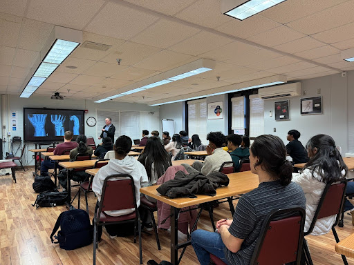 Gregory L. Wrubel, a neuroradiologist presenting in front of students in the HOPE club. (KC Karasinski)
