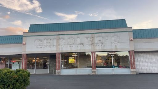 Geisslers Supermarket appears empty in the center of South Windsor.