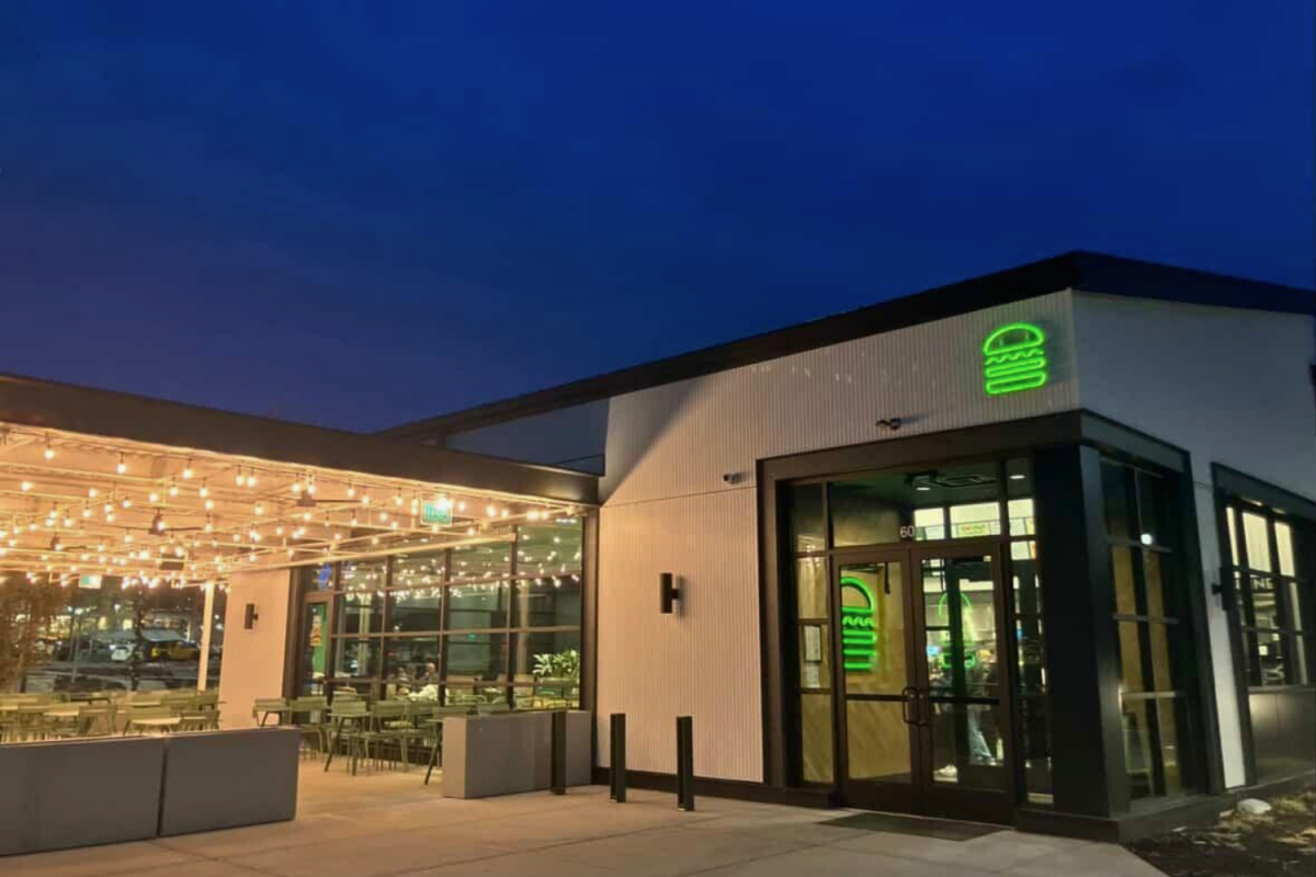 Shake Shack at Evergreen Walk where the freshman class held their fundraiser. 