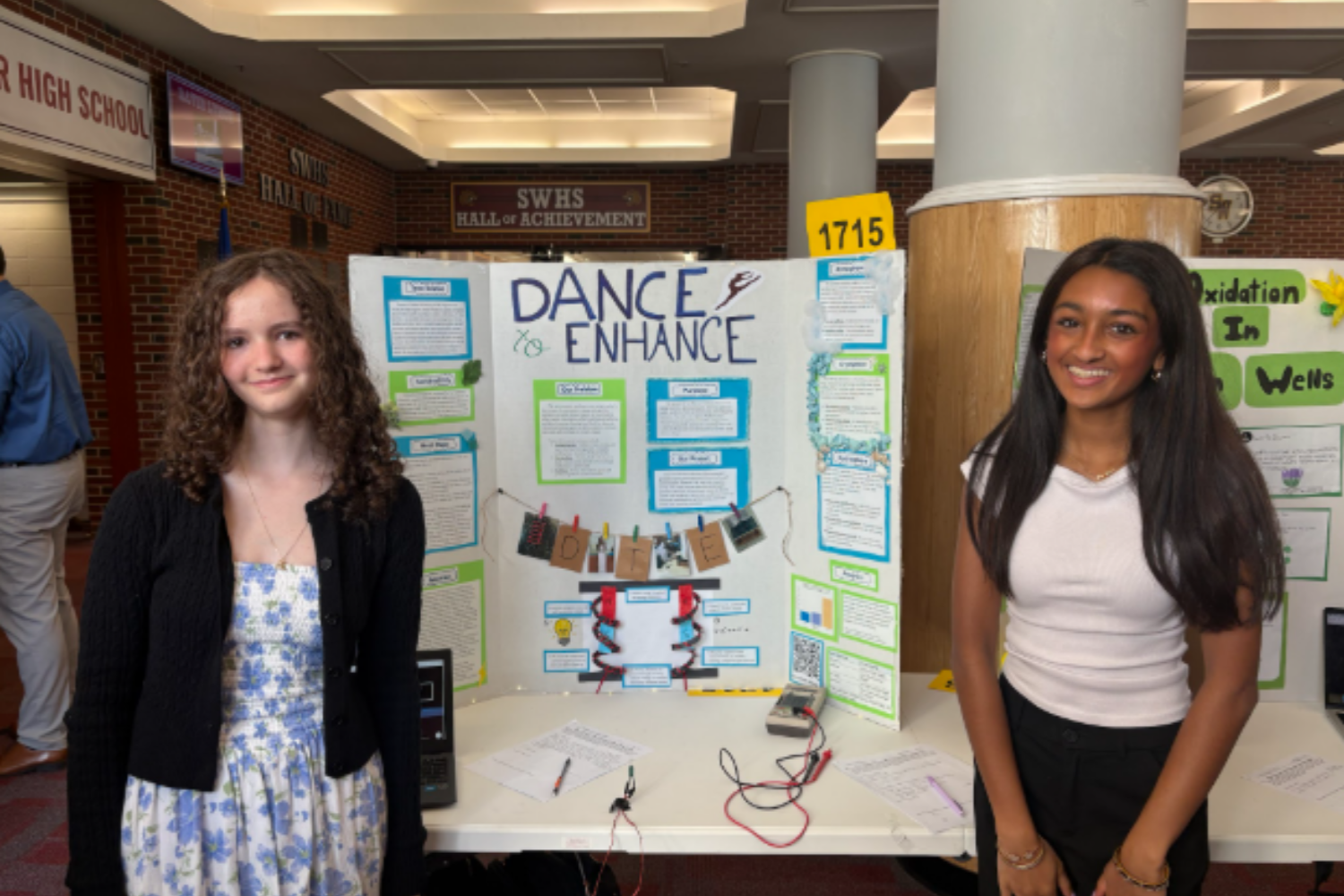 Freshman Scientists Shine at Annual Science Fair
